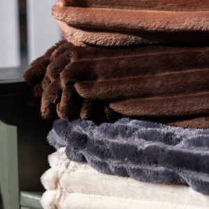 julepakken med plaid gavekurv