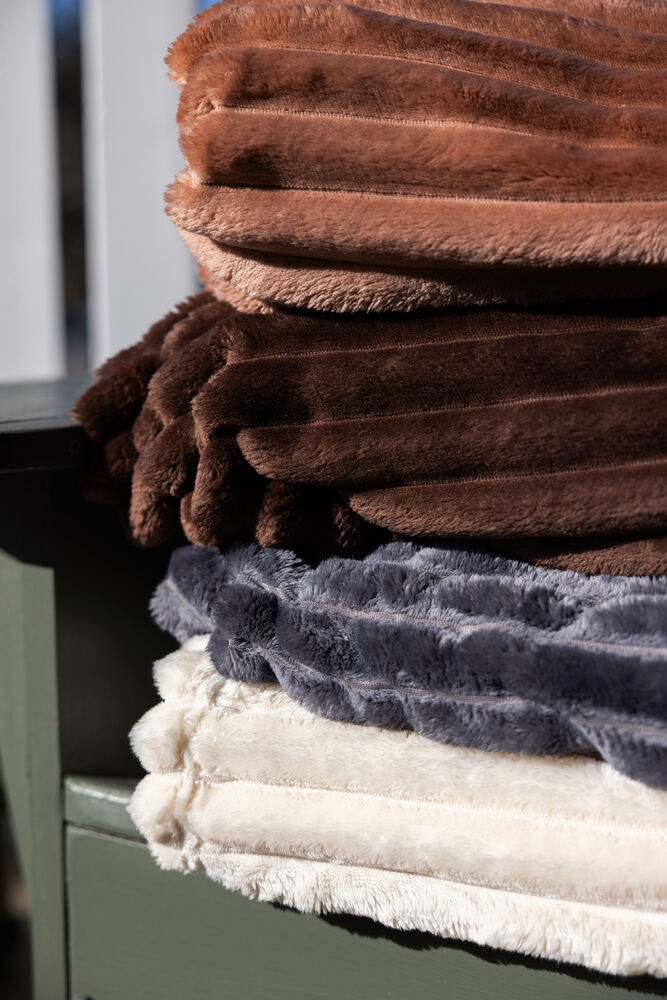 julepakken med plaid gavekurv