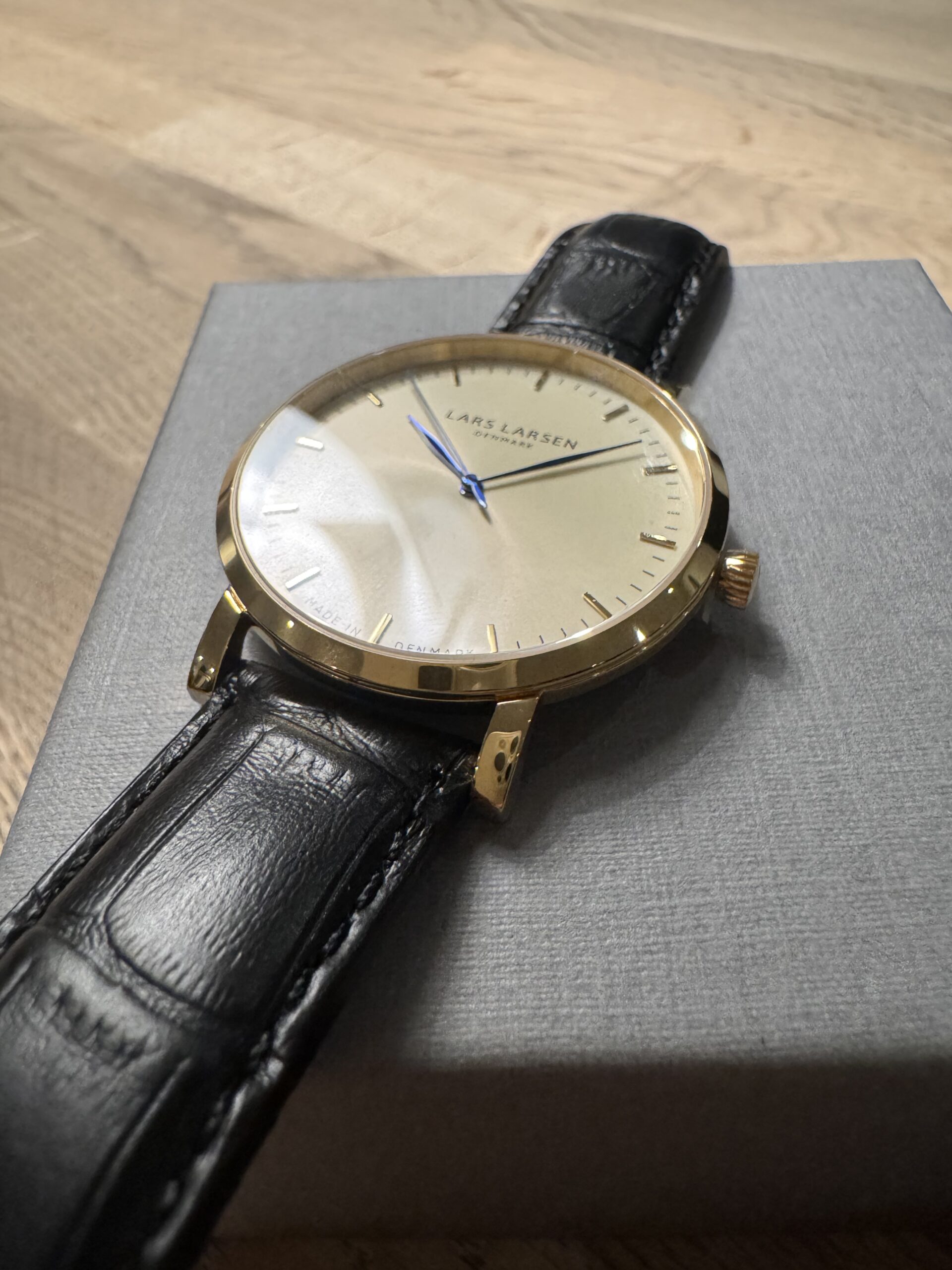 Lars Larsen WH143GW Ur med safirglas