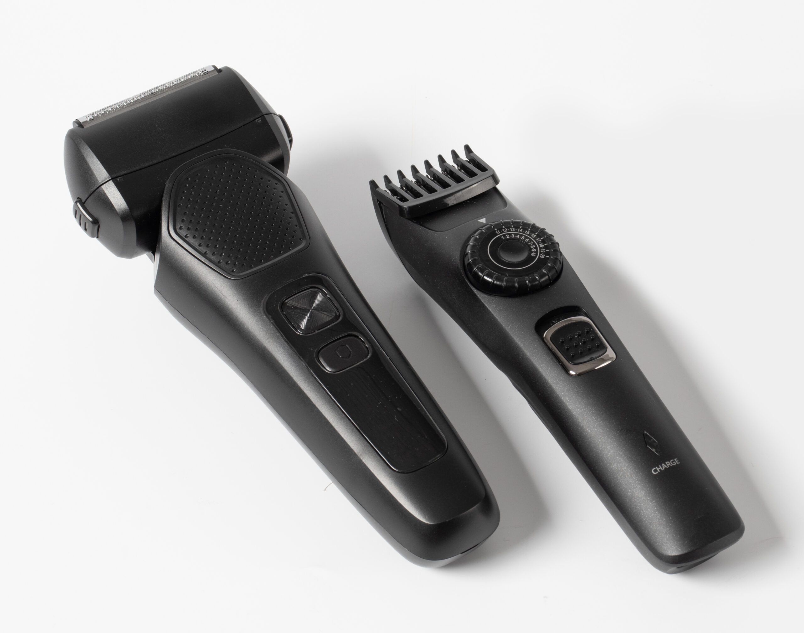 grooming sæt med barbermaskine og hårtrimmer genopladelig